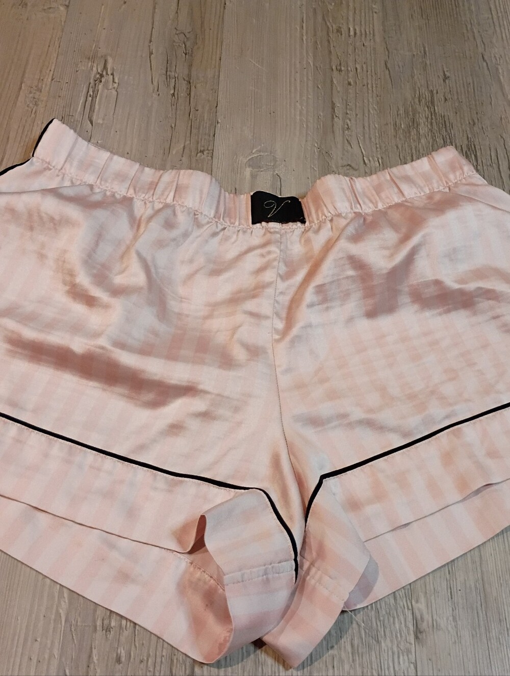 Victoria Secret - Picture 2 of 4